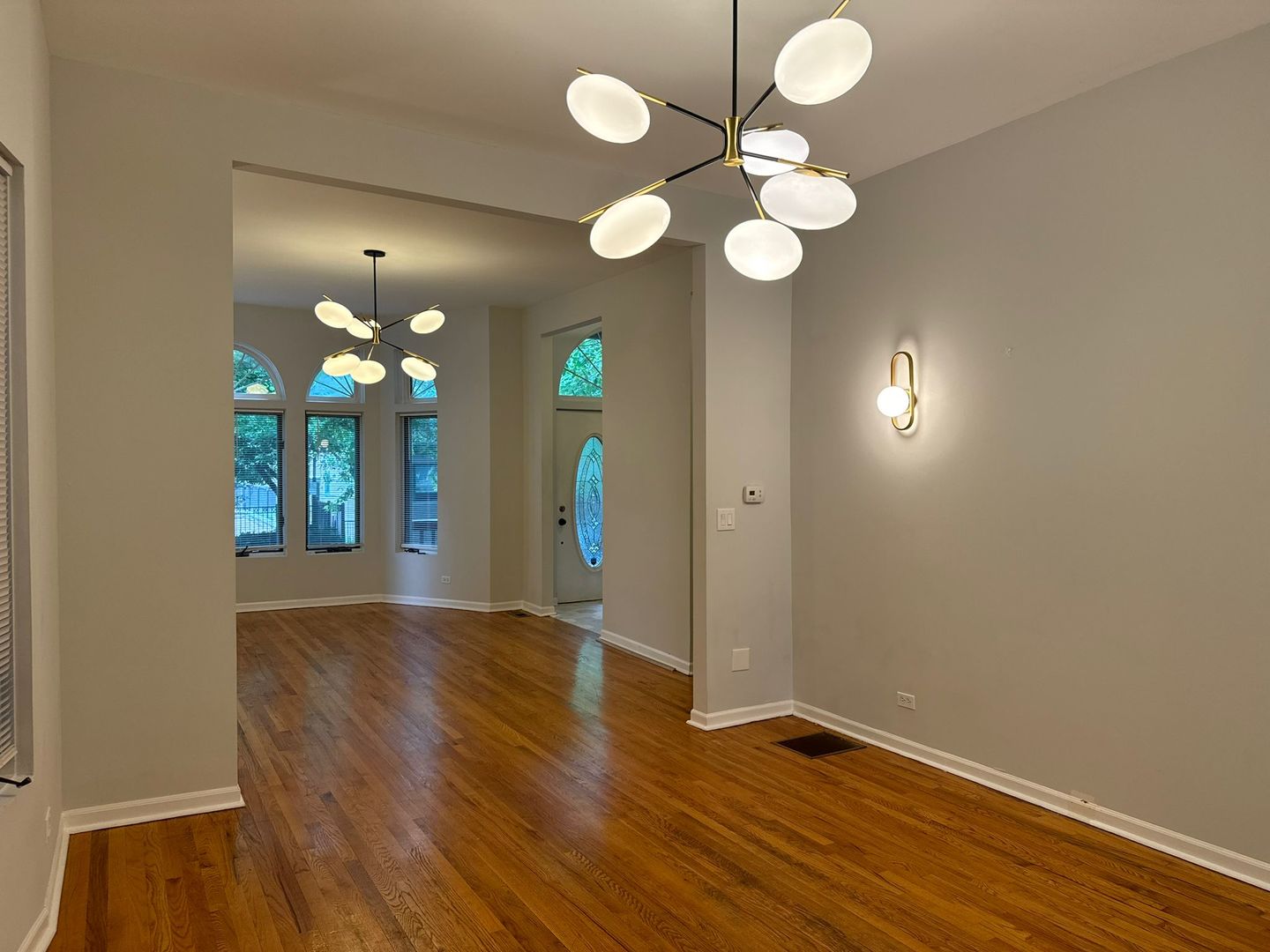 923 W Fletcher Street 1