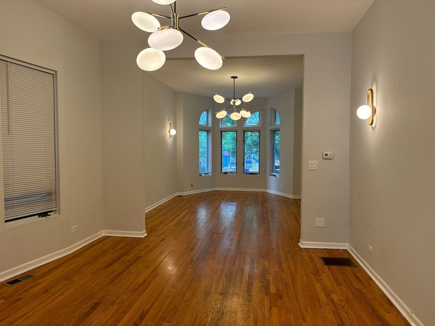 923 W Fletcher Street 1