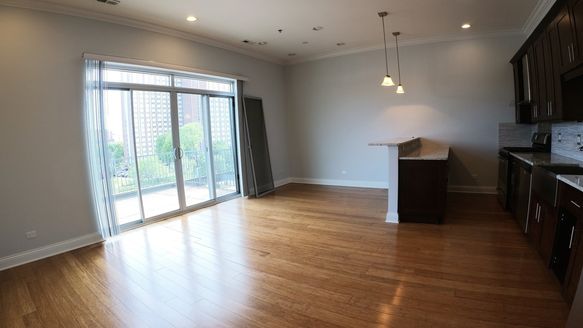 1609 W Warren Boulevard 404