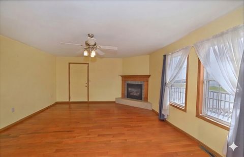 Tiny photo for 420 Adams Street, Ottawa, IL 61350 (MLS # 12584417)