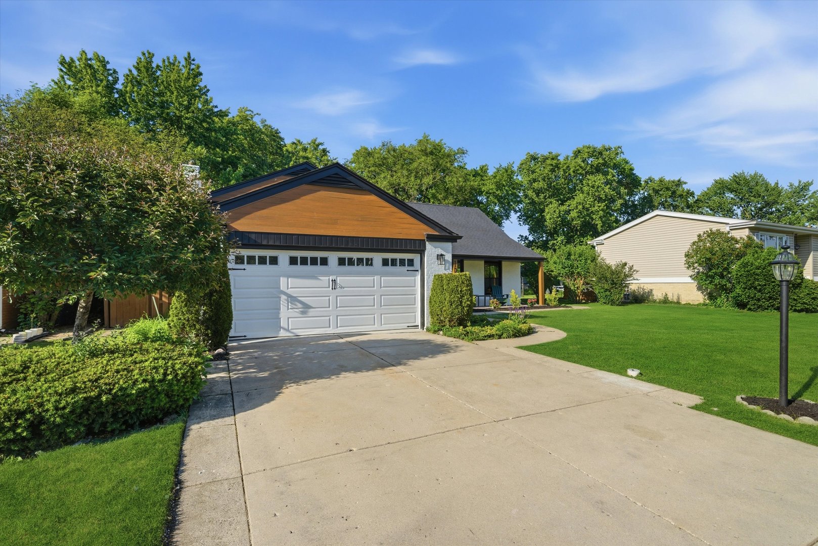 12 W Pickwick Road