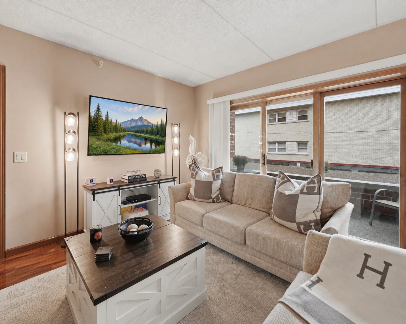 1325 Perry Street 206