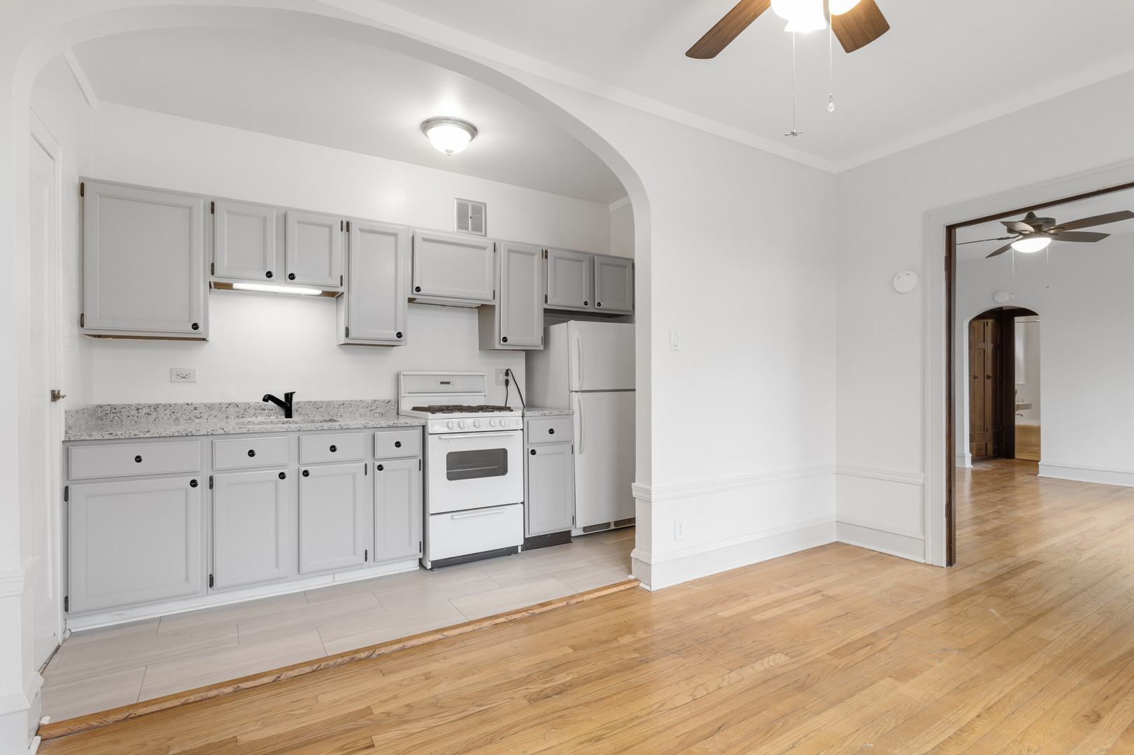 2342 N Spaulding Avenue 204