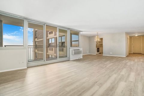 Tiny photo for 6145 N Sheridan Road #27A, Chicago, IL 60660 (MLS # 12487727)