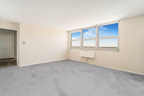 Tiny photo for 6145 N Sheridan Road #27A, Chicago, IL 60660 (MLS # 12487727)