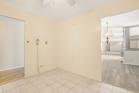 Tiny photo for 6145 N Sheridan Road #27A, Chicago, IL 60660 (MLS # 12487727)
