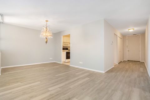 Tiny photo for 6145 N Sheridan Road #27A, Chicago, IL 60660 (MLS # 12487727)