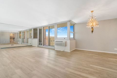 Tiny photo for 6145 N Sheridan Road #27A, Chicago, IL 60660 (MLS # 12487727)