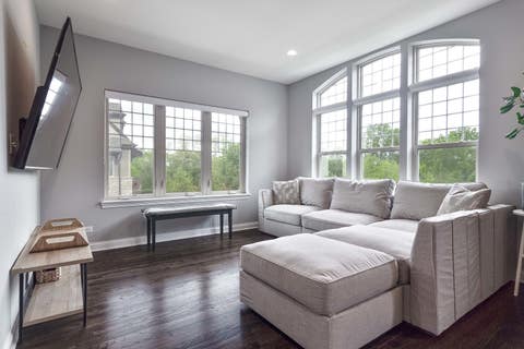 Tiny photo for 624 Parkside Court, Libertyville, IL 60048 (MLS # 12652664)
