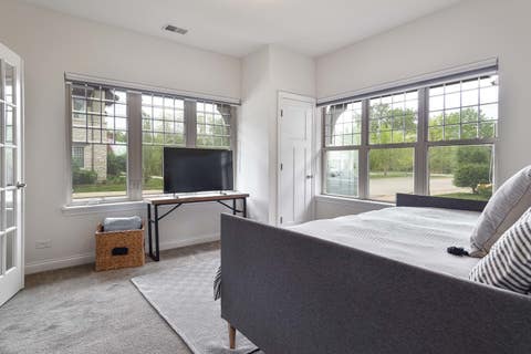 Tiny photo for 624 Parkside Court, Libertyville, IL 60048 (MLS # 12652664)