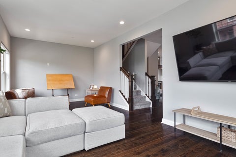 Tiny photo for 624 Parkside Court, Libertyville, IL 60048 (MLS # 12652664)