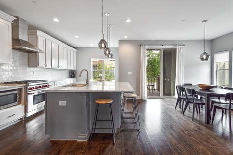 Tiny photo for 624 Parkside Court, Libertyville, IL 60048 (MLS # 12652664)