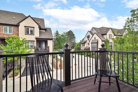 Tiny photo for 624 Parkside Court, Libertyville, IL 60048 (MLS # 12652664)