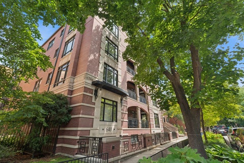 Photo of 640 W Barry Avenue #204, Chicago, IL 60657 (MLS # 12697598)