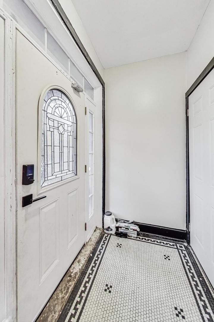 1121 N LAWNDALE Avenue