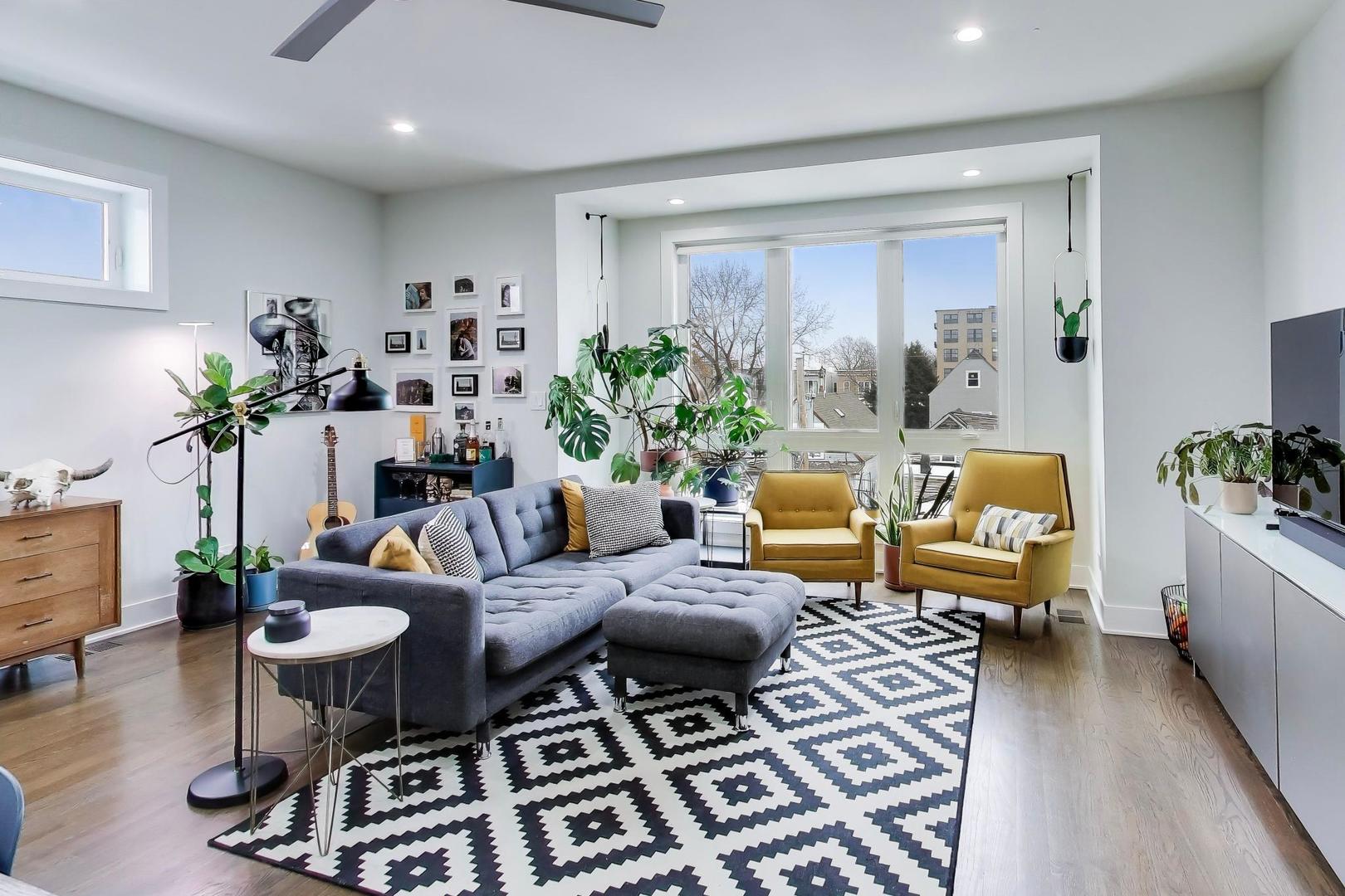 1819 N Saint Louis Avenue 2RN