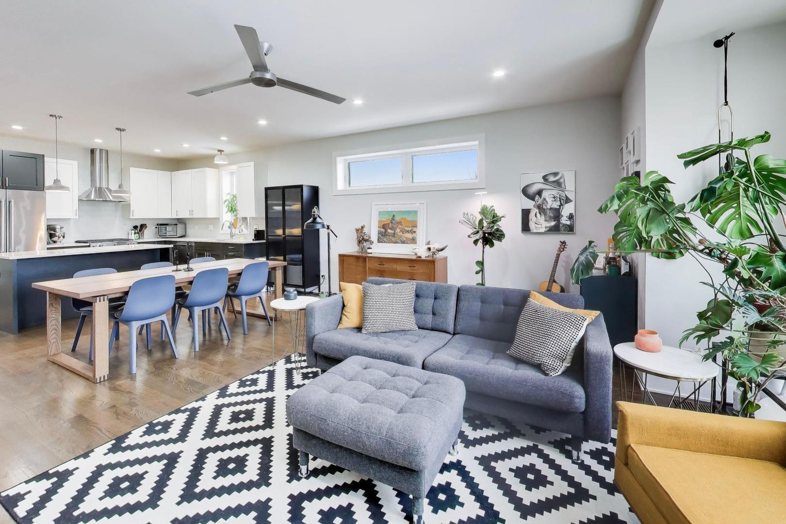 1819 N Saint Louis Avenue 2RN