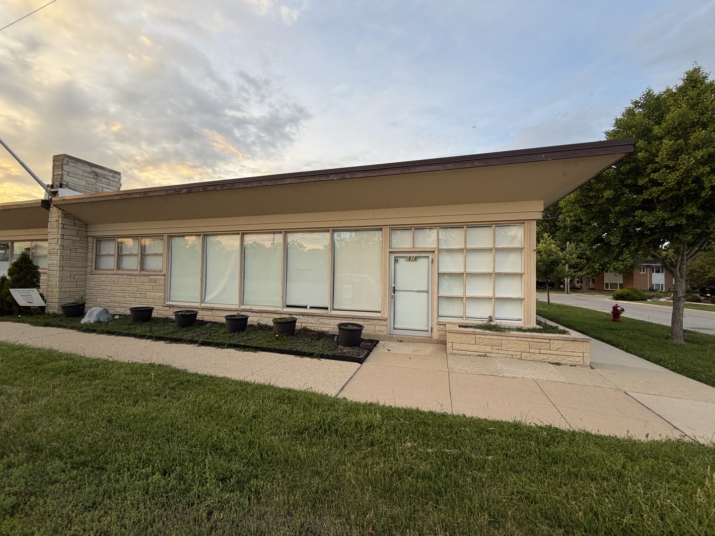Photo 1 of 15 — 1818 E Northwest Highway 1, Arlington Heights, IL 60004