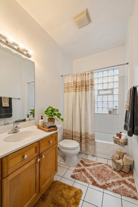 Tiny photo for 3110 W Belle Plaine Avenue #1, Chicago, IL 60618 (MLS # 12782478)