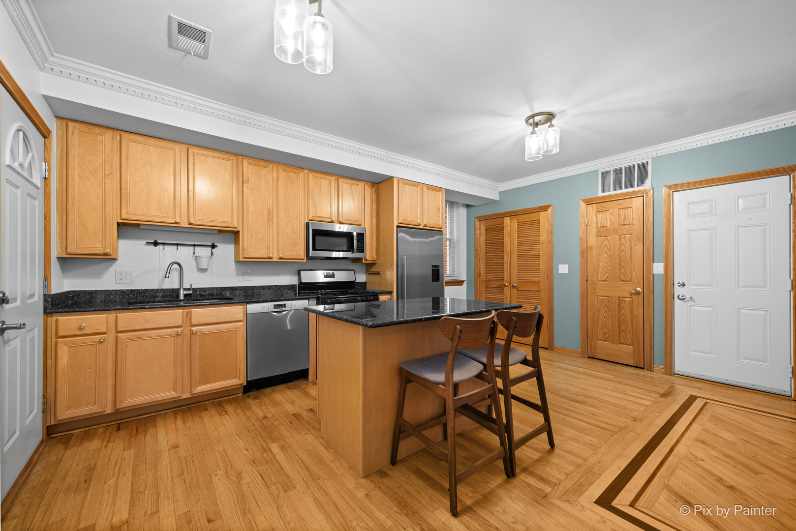 3538 W Ainslie Street G