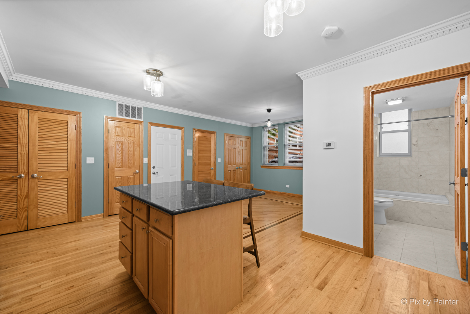 3538 W Ainslie Street G