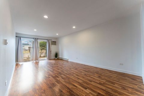 Tiny photo for 802 E OLD WILLOW Road #114, Prospect Heights, IL 60070 (MLS # 12543274)