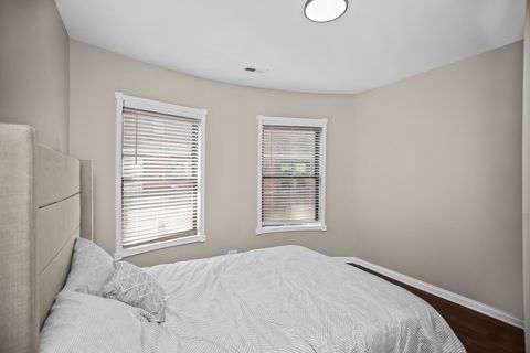 Tiny photo for 4523.5 S Drexel Boulevard #3W, Chicago, IL 60653 (MLS # 12430436)