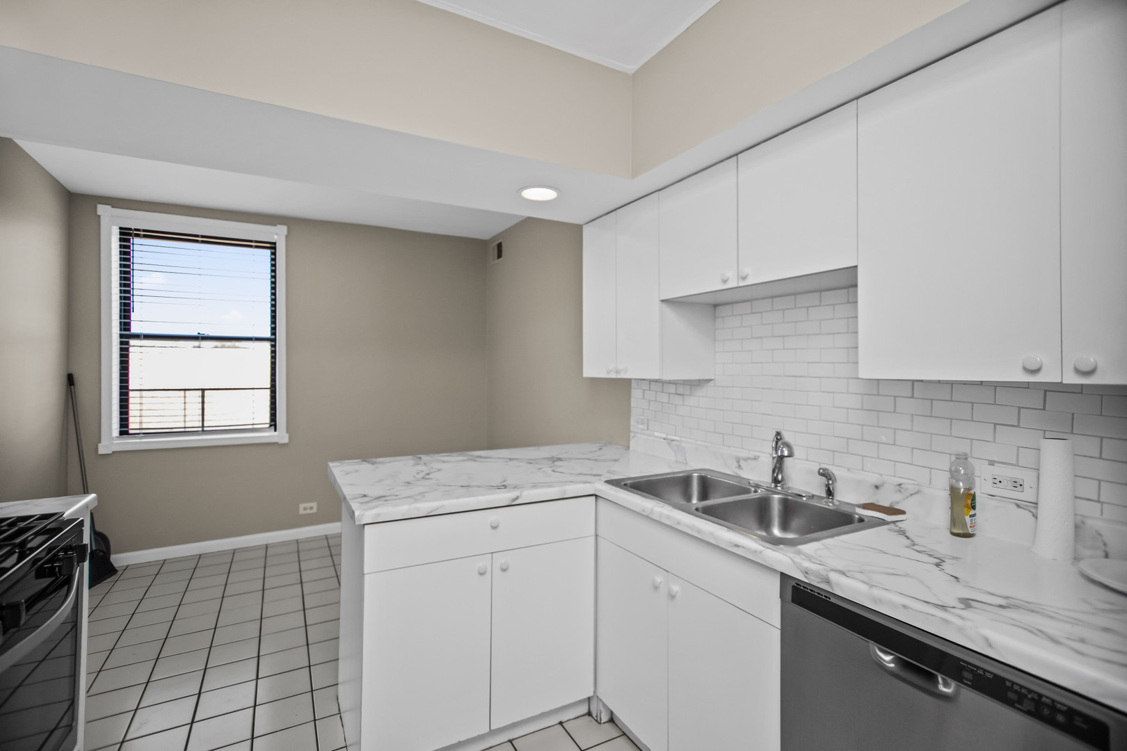 4523.5 S Drexel Boulevard 3W
