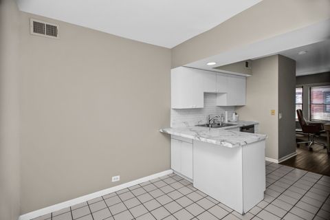 Tiny photo for 4523.5 S Drexel Boulevard #3W, Chicago, IL 60653 (MLS # 12430436)