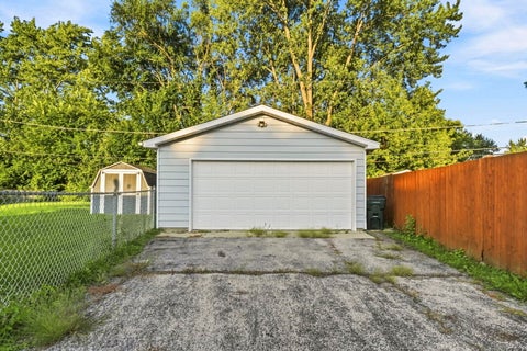 Tiny photo for 419 Deerpath Drive, Lindenhurst, IL 60046 (MLS # 12745142)