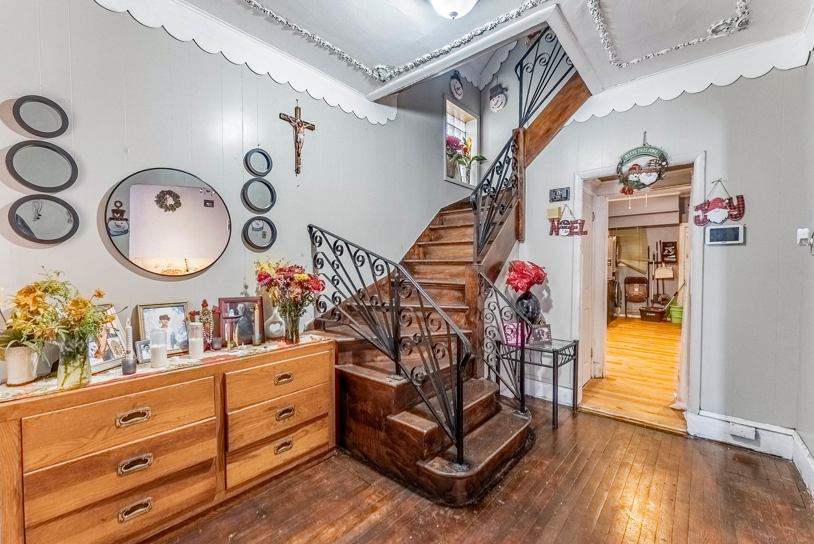 6933 S Michigan Avenue