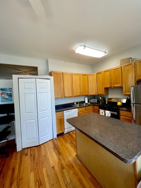 1459 N MILWAUKEE Avenue 2C