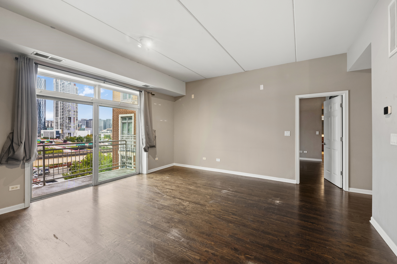 657 W Fulton Street 604