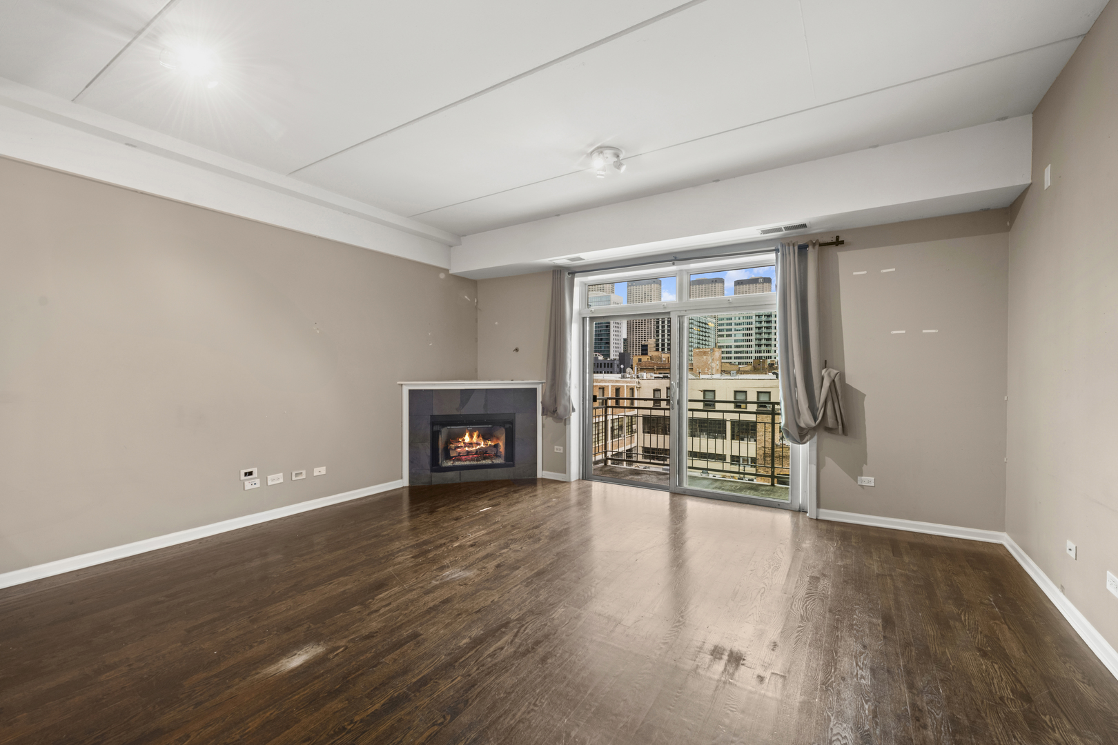 657 W Fulton Street 604
