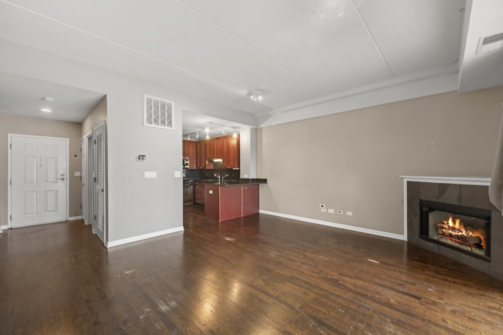 657 W Fulton Street 604