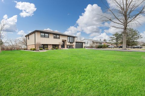 Tiny photo for 10521 Fitzsimmons Drive, Palos Park, IL 60464 (MLS # 12591170)