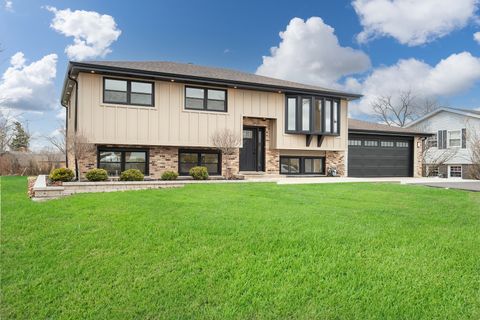 Tiny photo for 10521 Fitzsimmons Drive, Palos Park, IL 60464 (MLS # 12591170)