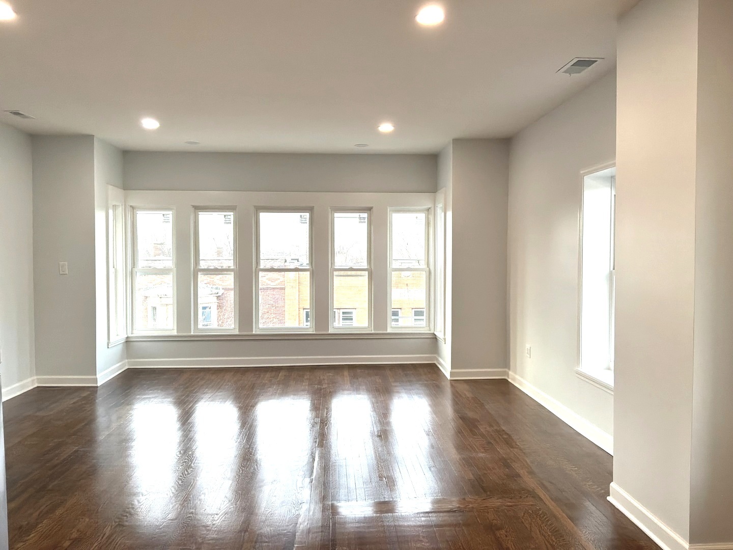224 E Cass Street 2R