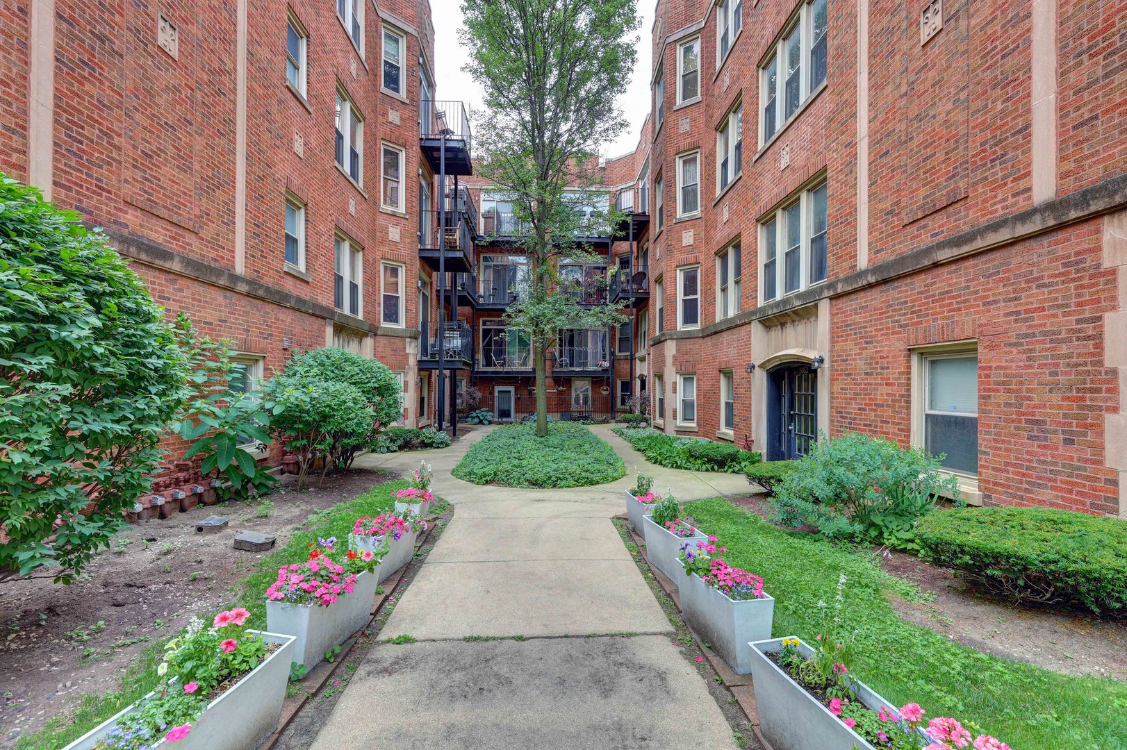 1663 W Pratt Boulevard 2