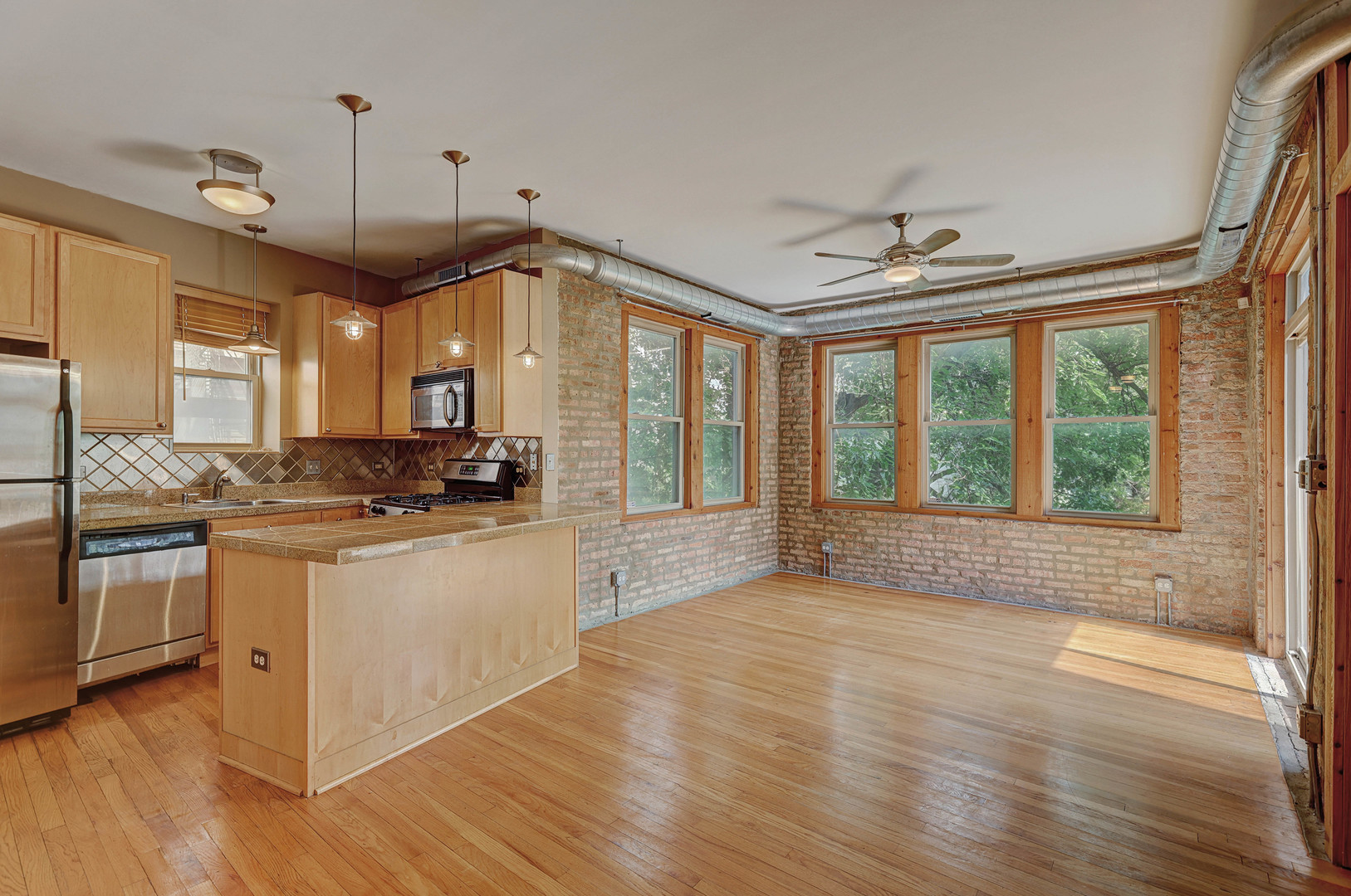 1663 W Pratt Boulevard 2