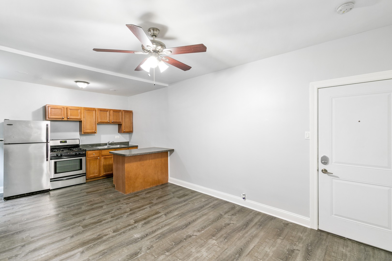 5860 N Kenmore Avenue 407