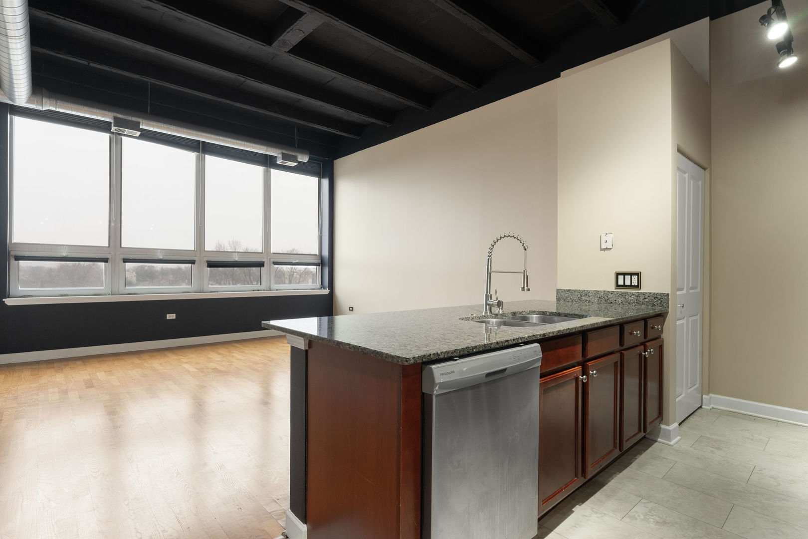 4131 W Belmont Avenue 402