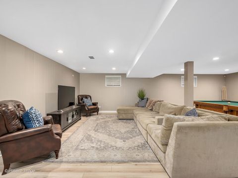 Tiny photo for 702 Courtland Circle, Western Springs, IL 60558 (MLS # 12569332)