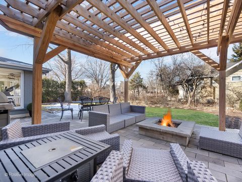 Tiny photo for 702 Courtland Circle, Western Springs, IL 60558 (MLS # 12569332)