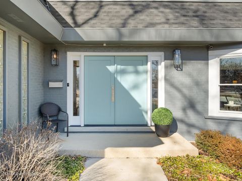 Tiny photo for 702 Courtland Circle, Western Springs, IL 60558 (MLS # 12569332)