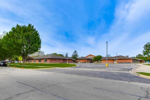 Tiny photo for 321 N Fairview Avenue, Mount Prospect, IL 60056 (MLS # 12642493)