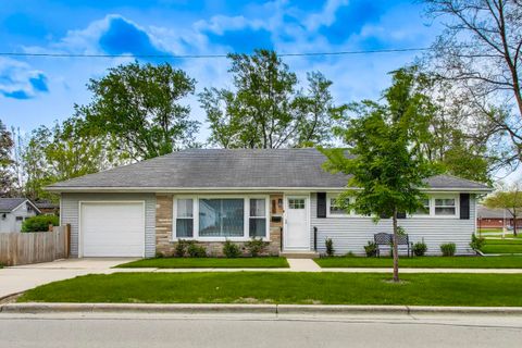 Photo of 321 N Fairview Avenue, Mount Prospect, IL 60056 (MLS # 12642493)