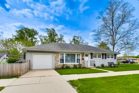 Tiny photo for 321 N Fairview Avenue, Mount Prospect, IL 60056 (MLS # 12642493)