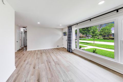 Tiny photo for 321 N Fairview Avenue, Mount Prospect, IL 60056 (MLS # 12642493)