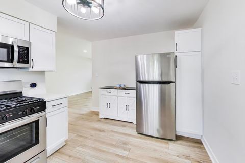 Tiny photo for 321 N Fairview Avenue, Mount Prospect, IL 60056 (MLS # 12642493)